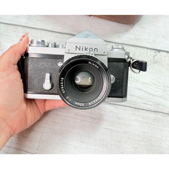 Nikon F Eye Level Silver 35mm SLR Film Camera Japan with Accessories UNTESTED - Picture 11 of 16